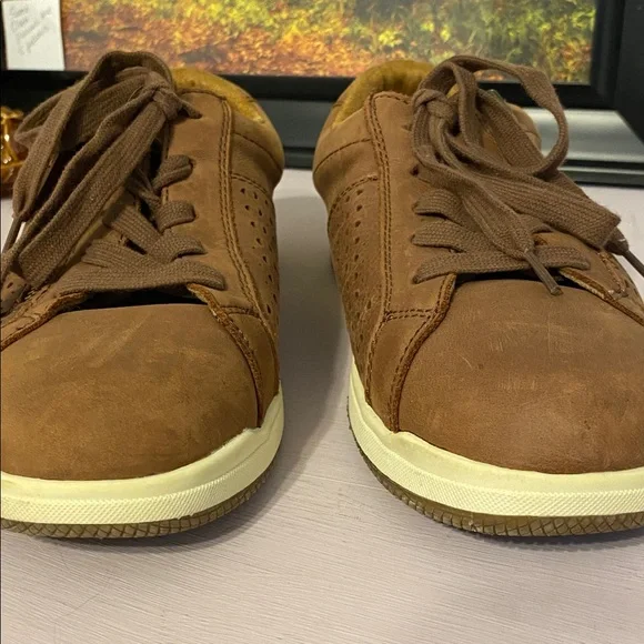 Leather Earth Brand Brown Casual Sneakers, nice condition - Picture 2 of 8